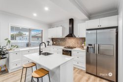 15 Wendy Cres, Clontarf QLD 4019, Australia