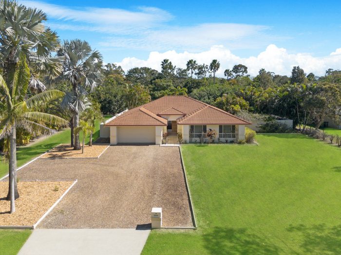 9-11 Panorama Dr, Dundowran Beach QLD 4655, Australia