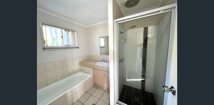 Unit 4/11 Ribbon Ct, Glenella QLD 4740, Australia