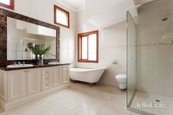 72 Rossmoyne St, Thornbury VIC 3071, Australia