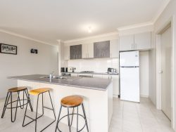 9 Settlers Dr, Kialla VIC 3631, Australia