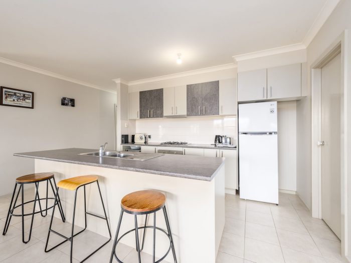 9 Settlers Dr, Kialla VIC 3631, Australia