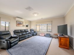 9 Settlers Dr, Kialla VIC 3631, Australia