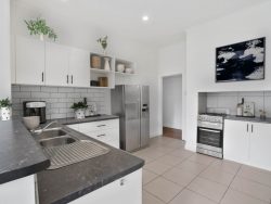 19 Smith St, Hamilton VIC 3300, Australia