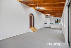 21 Stirling Ave, Blackmans Bay TAS 7052, Australia