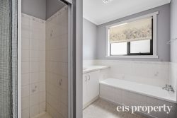 21 Stirling Ave, Blackmans Bay TAS 7052, Australia