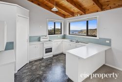 21 Stirling Ave, Blackmans Bay TAS 7052, Australia