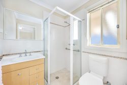 64 Stonehaven Cct, Queanbeyan East NSW 2620, Australia