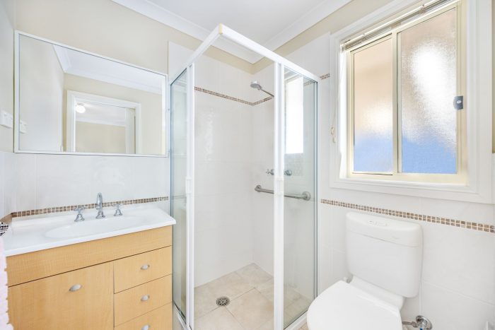 64 Stonehaven Cct, Queanbeyan East NSW 2620, Australia