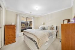 64 Stonehaven Cct, Queanbeyan East NSW 2620, Australia