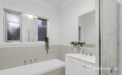 44 Sweeney Dr, Narre Warren VIC 3805, Australia