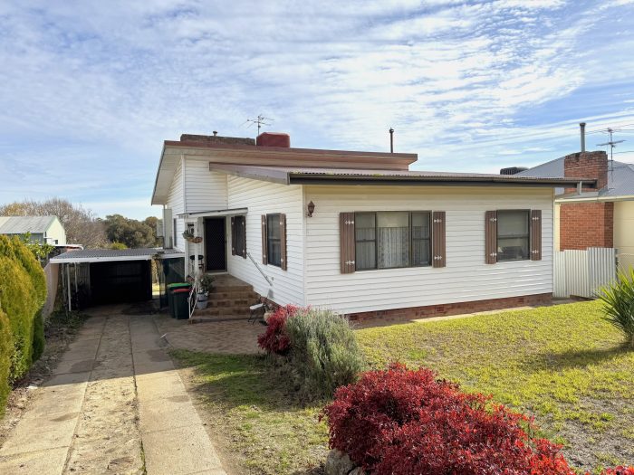 7 Taylor Rd, Young NSW 2594, Australia