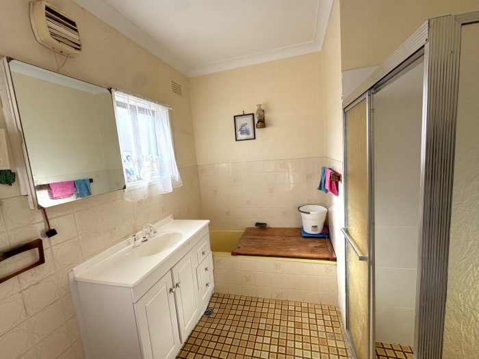 7 Taylor Rd, Young NSW 2594, Australia