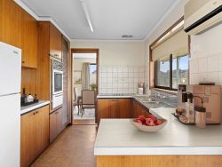 1 Timbertop Dr, Kennington VIC 3550, Australia