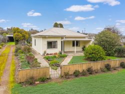 13 Turnbull St, Coleraine VIC 3315, Australia