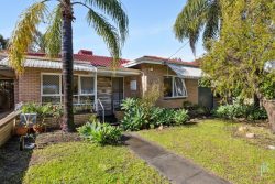 121 Bulong Ave, Redcliffe WA 6104, Australia