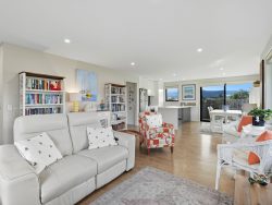 Unit 1/57 Sale St, Huonville TAS 7109, Australia