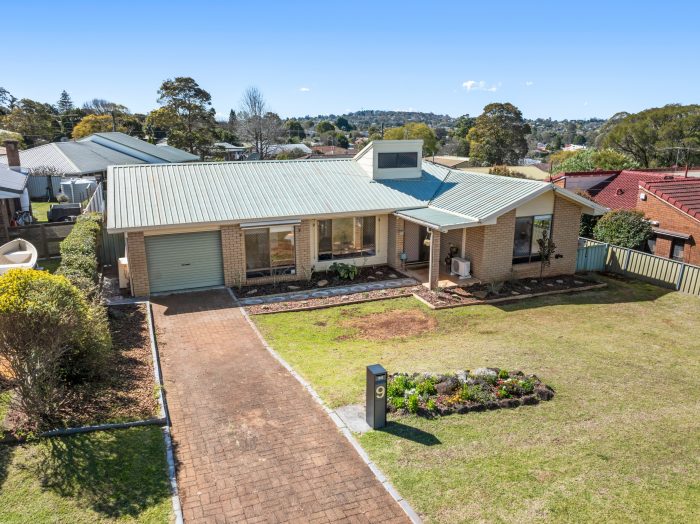 9 Zoe Ct, Centenary Heights QLD 4350, Australia