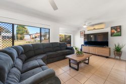 9 Zoe Ct, Centenary Heights QLD 4350, Australia