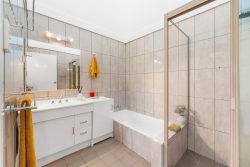 9 Zoe Ct, Centenary Heights QLD 4350, Australia