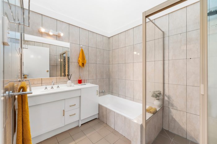 9 Zoe Ct, Centenary Heights QLD 4350, Australia