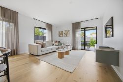 64A West St, Hadfield VIC 3046, Australia