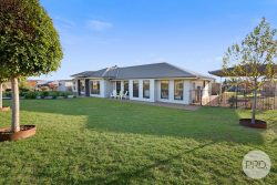 1B Thornbill Rd, Moore Creek NSW 2340, Australia