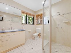 10 Palmwood Dr, Dundowran Beach QLD 4655, Australia