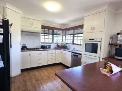 4 Belwood St, Stanthorpe QLD 4380, Australia