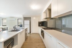 7 Bowerbird Cl, Aberglasslyn NSW 2320, Australia