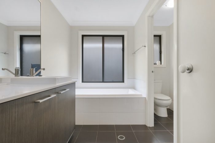 7 Bowerbird Cl, Aberglasslyn NSW 2320, Australia