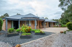 42 Armstrong St, Boyanup WA 6237, Australia