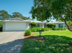 6 Bronwyn Ct, Highfields QLD 4352, Australia