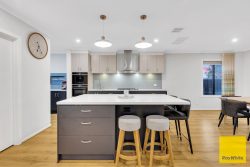 37 Bursaria Dr, Truganina VIC 3029, Australia