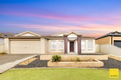 19 Chesterton Ave, Tarneit VIC 3029, Australia