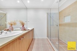 19 Chesterton Ave, Tarneit VIC 3029, Australia