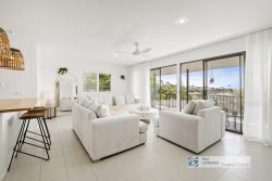 11 Uniacke Dr, Banora Point NSW 2486, Australia