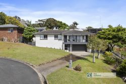 11 Uniacke Dr, Banora Point NSW 2486, Australia