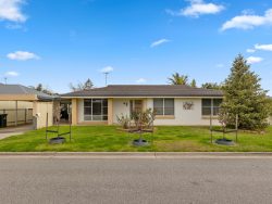 1 Crisp St, Aldinga Beach SA 5173, Australia