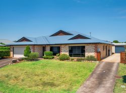 10 Degan Ct, Highfields QLD 4352, Australia