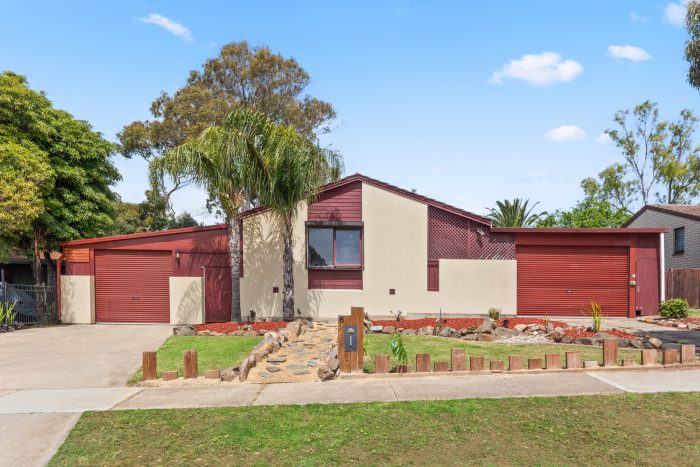 6 Diana Cres, Morphett Vale SA 5162, Australia