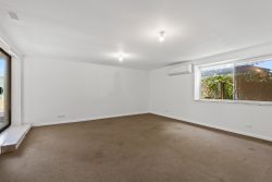 6 Diana Cres, Morphett Vale SA 5162, Australia