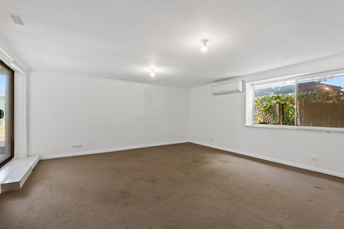 6 Diana Cres, Morphett Vale SA 5162, Australia