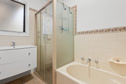 6 Diana Cres, Morphett Vale SA 5162, Australia