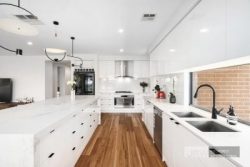 22 Durward Ave, Glen Waverley VIC 3150, Australia