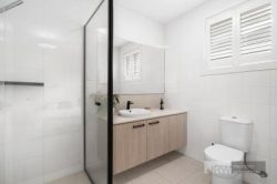 22 Durward Ave, Glen Waverley VIC 3150, Australia