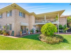 37 Rosewood Dr, Norman Gardens QLD 4701, Australia