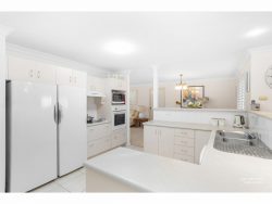 37 Rosewood Dr, Norman Gardens QLD 4701, Australia