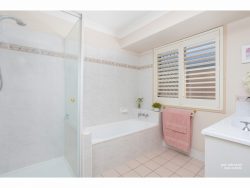 37 Rosewood Dr, Norman Gardens QLD 4701, Australia