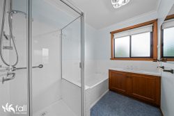 Unit 2/5 Eyrie Cl, Howrah TAS 7018, Australia